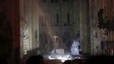 Proses penilaian tingkat kerusakan dan penyelidikan kebakaran Gereja Notre-Dame bisa memakan waktu berhar-hari. (REUTERS/Philippe Wojazer/Pool)