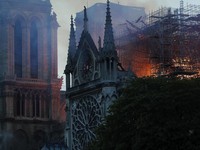 Katedral Notre-Dame di Paris Terbakar, JK Sampaikan Duka Cita
