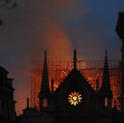 Presiden Prancis Janji Bangun Lagi Notre-Dame dalam 5 Tahun