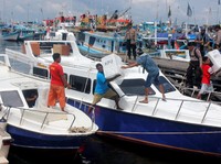 Demi Pemilu, Kotak Suara Dikirim Lintasi Gunung hingga Lautan