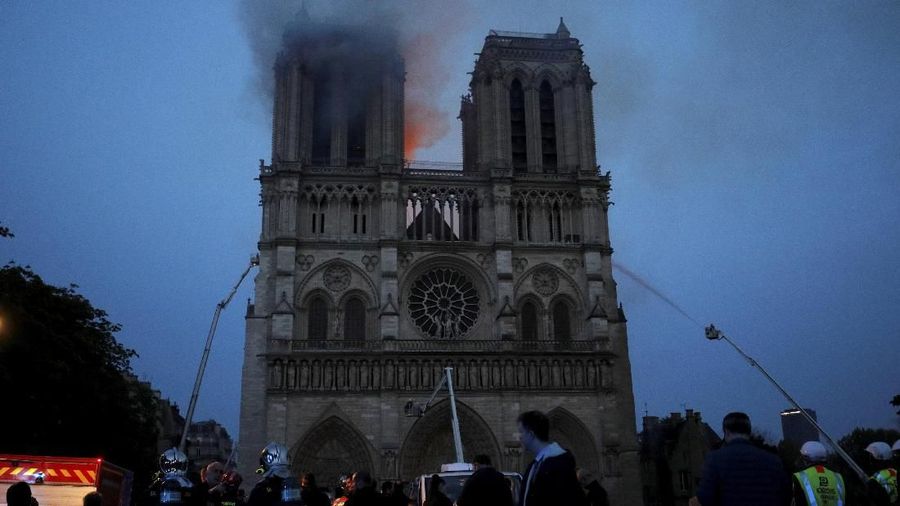 Kebakaran hebat melanda Katedral Norte-Dame di Paris, Prancis, Senin (15/4/2019) waktu setempat.