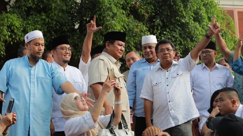 Dalam konferensi pers tersebut, Prabowo mengumumkan klaim sudah menang dengan perolehan suara 62%.