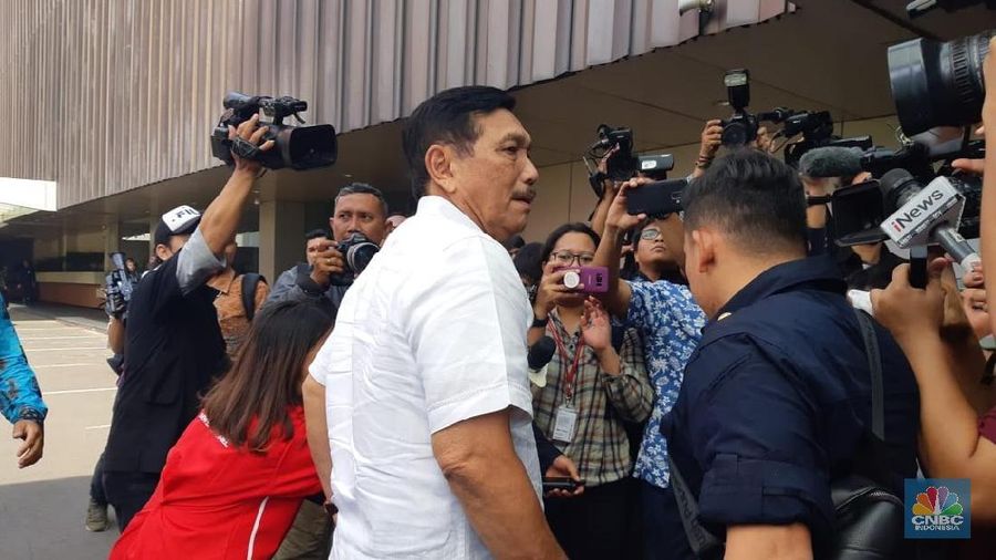 Di sela kunjungan dinasnya, Luhut sempatkan diri melayat almarhum Sutopo di China