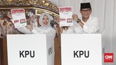Menurut Sandi, Indonesia termasuk negara yang hebat karena dapat menjalankan kontestasi pemilu dengan lancar. (CNNIndonesia/Safir Makki)