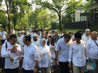 Mau Nyoblos, Sandi Datang ke TPS Bawa Rombongan