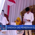 Gunakan Hak Pilihnya, Seperti Ini Gaya Sandiaga & Istri