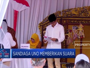 Gunakan Hak Pilihnya, Seperti Ini Gaya Sandiaga & Istri