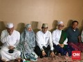 Sandi Sungkem ke Orang Tua Usai Shalat Subuh Berjamaah