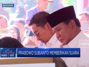 Begini Gaya Prabowo Nyoblos Bersama Fadli Zon