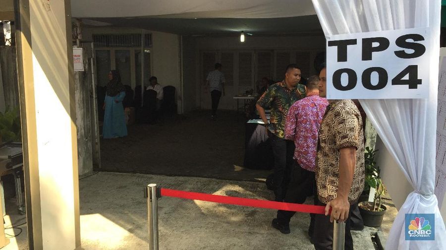 Wakil Presiden Jusuf Kalla akan menggunakan hak pilihnya di TPS 004, Pulo, Kebayoran Baru.