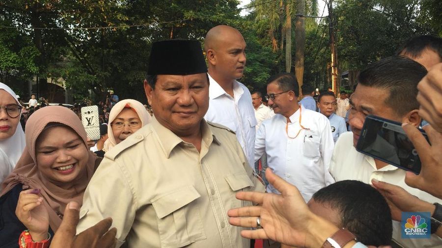Hasil hitung cepat berbagai lembaga memperlihatkan pasangan calon presiden dan wakil presiden nomor urut 01 unggul dalam pemilihan presiden 2019.