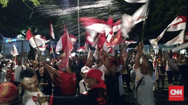 Pendukung Jokowi-Ma'ruf Berpesta di Rumah Aspirasi
