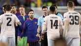Sorotan utama mengarah ke Lionel Messi jelang Barcelona vs Manchester United pada leg kedua perempat final Liga Champions di Stadion Camp Nou, Rabu (17/4) dini hari WIB. (Reuters/Carl Recine)
