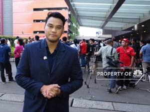 Keriuhan Pendukung Jokowi Menunggu Hasil Hitung Cepat