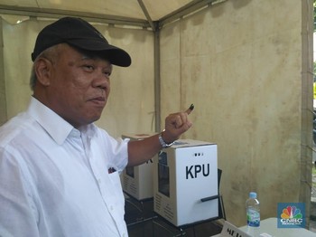Nyoblos, Menteri Basuki Bawa Anak, Istri, hingga Cucu