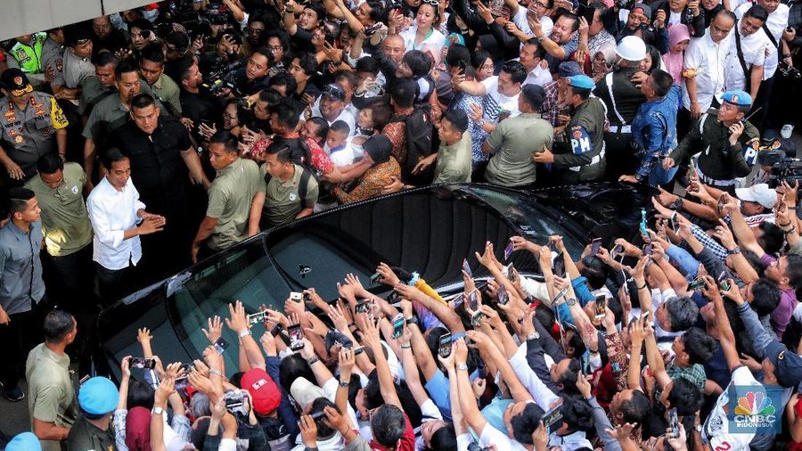 Joko Widodo - Ma'ruf Amin masih ada di atas Prabowo - Sandiaga Uno.