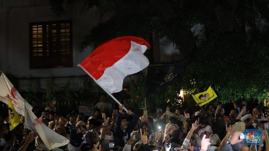 Dalam konferensi pers tersebut, Prabowo mengumumkan klaim sudah menang dengan perolehan suara 62%.