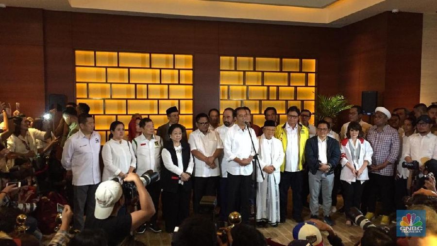 Meskipun hasil versi quick count Jokowi unggul, dirinya meminta untuk menunggu hasil perhitungan resmi dari Komisi Pengelenggara Pemilu (KPU).