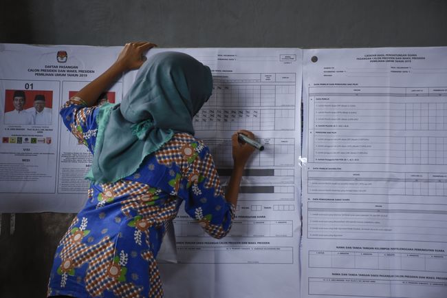 Netizen Gugup Pantau #QuickCount Hasil Pemungutan Suara