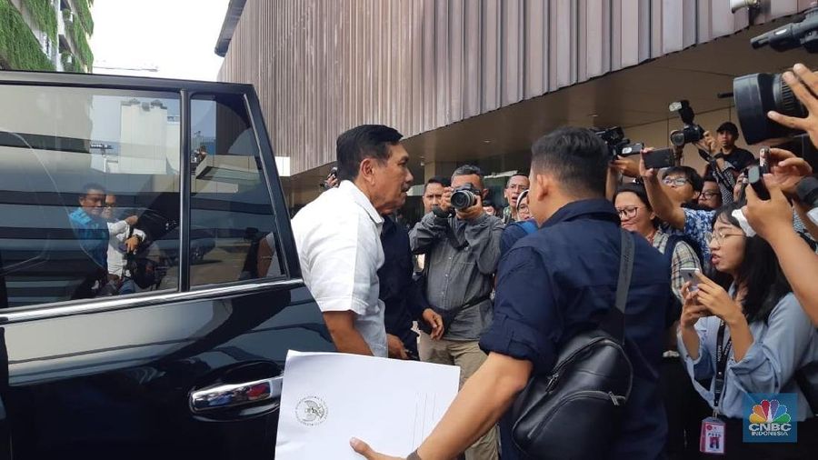 Calon presiden nomor urut 01 Joko Widodo akan memantau proses hitung cepat pemilihan presiden 2019 di Djakarta Theater, Rabu (17/4/2019).