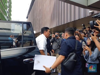 Jokowi Pantau Quick Count Pilpres di Djakarta Theater