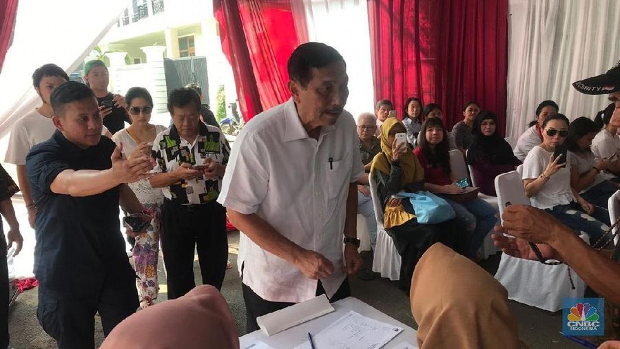 Menteri Koordinator bidang Maritim Luhut Binsar Panjaitan menyakini dana asing senilai miliaran dolar segera masuk ke Indonesia.