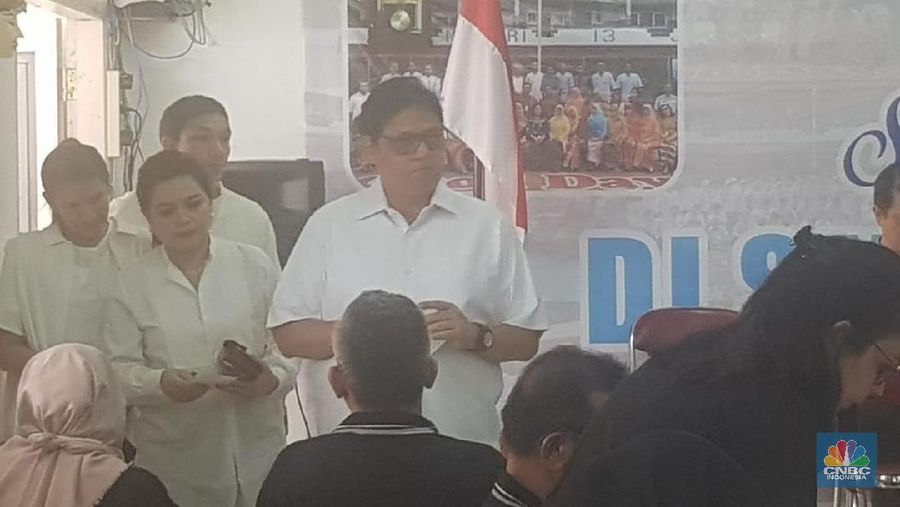 Airlangga Hartarto mencoblos di TPS 005 di SMP Negeri 13 Jakarta, Kebayoran Baru, Jakarta Selatan.