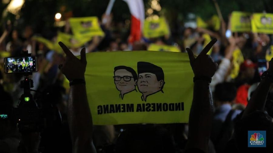 Dalam konferensi pers tersebut, Prabowo mengumumkan klaim sudah menang dengan perolehan suara 62%.