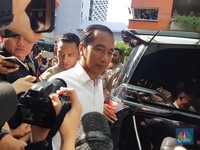 Bersama Megawati dan Puan, Jokowi Tiba di Djakarta Theater