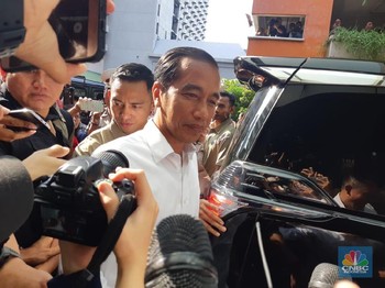 Bersama Megawati dan Puan, Jokowi Tiba di Djakarta Theater