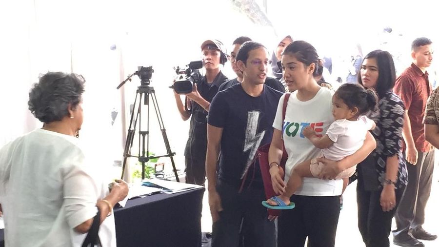 CEO Gojek Nadiem Anwar Makarim pagi tadi menggunakan hak pilihnya di TPS 004 Pulo, Kebayoran Baru.