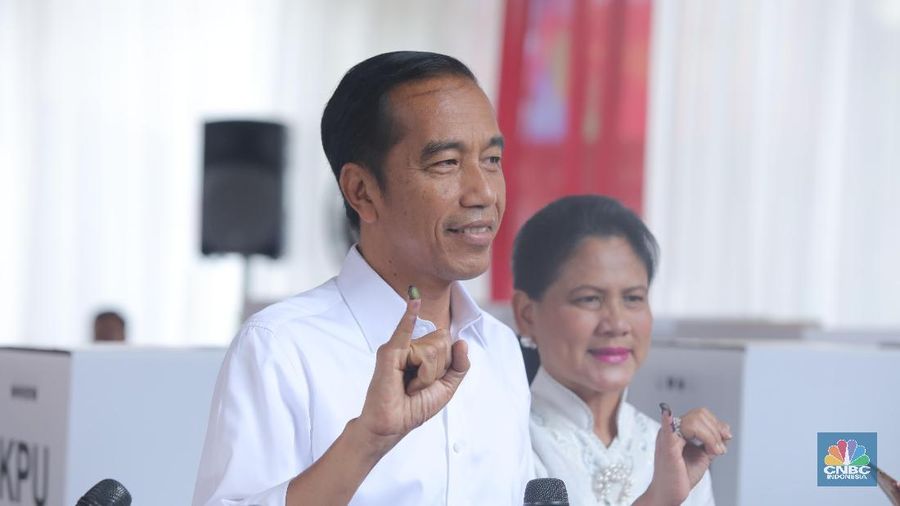 Presiden Joko Widodo (Jokowi) bersama Ibu Negara Iriana Joko Widodo telah menggunakan hak pilihnya di Pemilu 2019 ini.