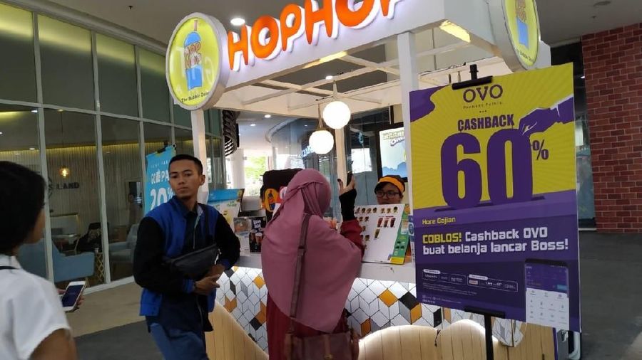 Pengamat INDEF Bhima Yudistira mengatakan aksi bakar uang yang dilakukan oleh OVO dan GoPay Cs tidak bagus bagi persaingan usaha.