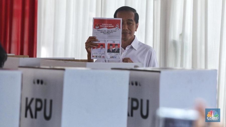 Calon Presiden Nomor Urut 01 Joko Widodo (Jokowi) pada hari ini, Rabu (17/4/2019) menggunakan hak pilihnya di TPS 008, Gambir.
