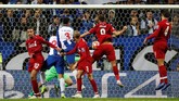 Eder Militao sempat mengejar keunggulan Liverpool. Gol tandukkan menyelesaikan sepak pojok Alex Telles membuat skor menjadi 1-2. (Action Images via Reuters/Andrew Boyers)