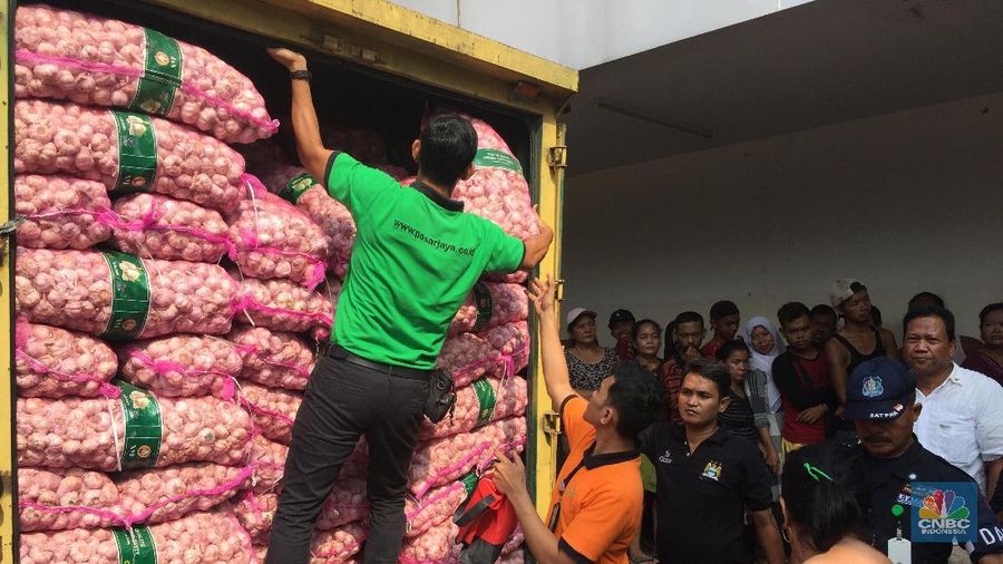 Sepanjang tahun lalu saja, RI mengimpor bawang putih sebanyak 582.994 ton, dengan 99,6% berasal dari China.