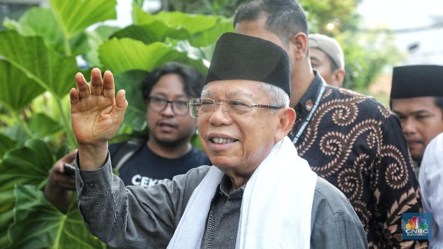 Cawapres RI Ma'ruf Amin tiba di Resto Pelataran Menteng Jakarta Pusat, Kamis (18/4). (CNBC Indonesia/Andrean Kristianto)