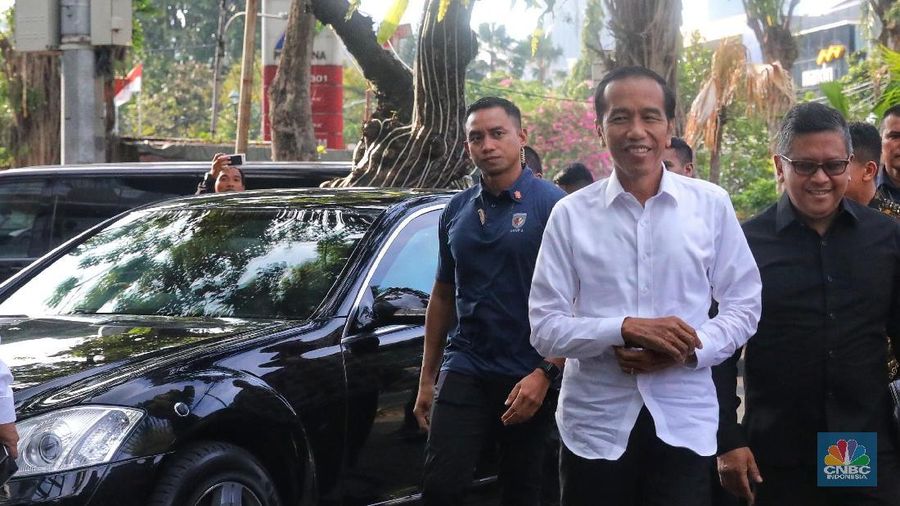 Untuk kesekian kalinya Jokowi mengeluhkan bagaimana persoalan perizinan yang tumpang tindih.