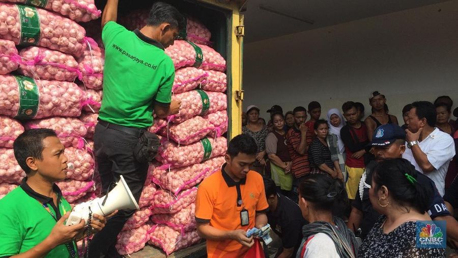 Menteri Perdagangan Enggartiasto Lukita tidak bersedia diwawancara wartawan seusai mengikuti rakor tersebut.