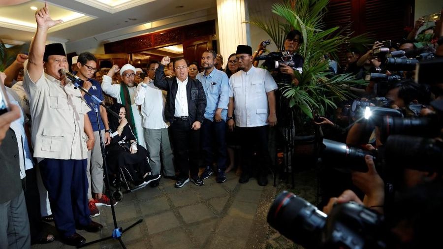 Sebelumnya pada pukul 17.00 WIB, dari 463.147 atau 56,94% TPS, pasangan Jokowi-Amin meraih 48.826.706 suara atau 56,05%.