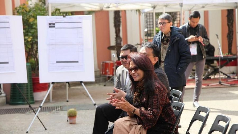 Sampai dengan Kamis (25/4/2019) pukul 16.00 WIB, suara sudah terkumpul dari 276.772 dari total 813.350 tempat pemungutan suara (TPS) alias 34%.