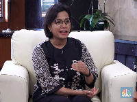 Bukan Karena 'Menteri Pencetak Utang' Sri Mulyani Menangis