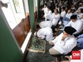 Tak Ditemani Sandi, Prabowo Kembali Sujud Syukur di Al-Azhar