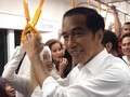 VIDEO: Setelah Jalan-jalan di Mal, Jokowi Naik MRT