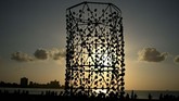 Tahun ini, Havana Biennial yang mengusung tema ‘kostruksi kemungkinan’ digelar hingga 12 Mei mendatang. (AP Photo/Ramon Espinosa)