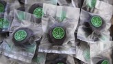 Sabun batang yang dimasukkan racikan ganja dipamerkan pada hari kedua pertemuan dalam Festival Ganja Pan Ram di Buriram, 20 April 2019. (AFP/Lillian SUWANRUMPHA)