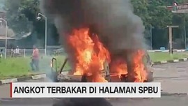 VIDEO: Angkot Terbakar di Halaman SPBU