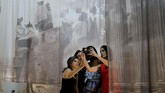 Pesta seni di Havana, Kuba dibuka akhir pekan ini. Itu merupakan pesta seni ke-13 yang digelar dua tahun sekali, atau kali ini disebut Havana’s 13th Biennial. (AP Photo/Ramon Espinosa)