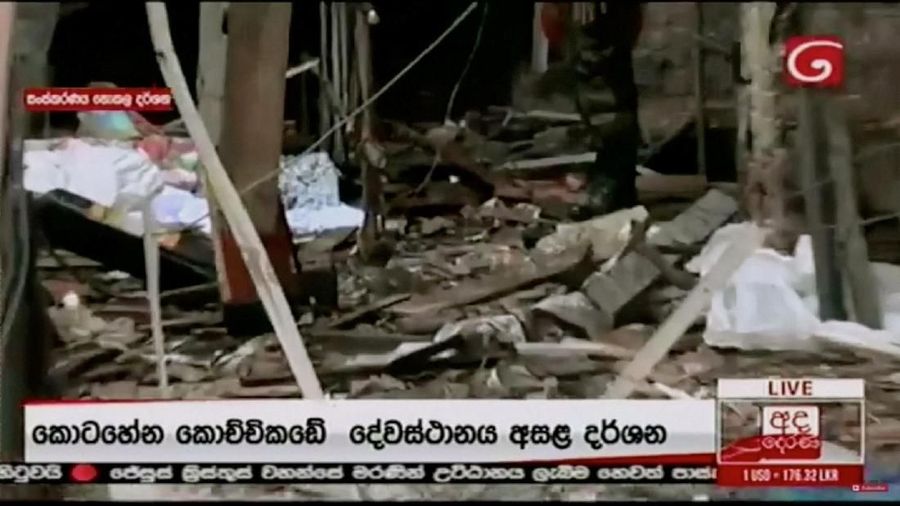 Ledakan bom di Hari Paskah di tiga gereja di Sri Lanka dan tiga hotel mewah menewaskan sekitar 129 orang dan melukai sekitar 400 orang, dikutip AP dan Reuters.