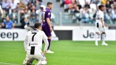 Cristiano Ronaldo sempat frustrasi gagal mengkonversi peluang menjadi gol. Dari enam tembakan yang ia lepaskan, hanya satu tepat sasaran ke gawang Fiorentina. (REUTERS/Massimo Pinca)